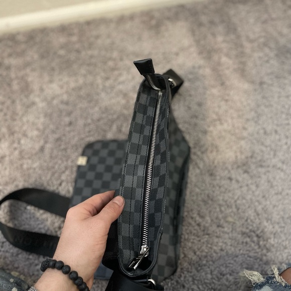 Louis Vuitton Damier Graphite Messenger Bag - Picture 3 of 12